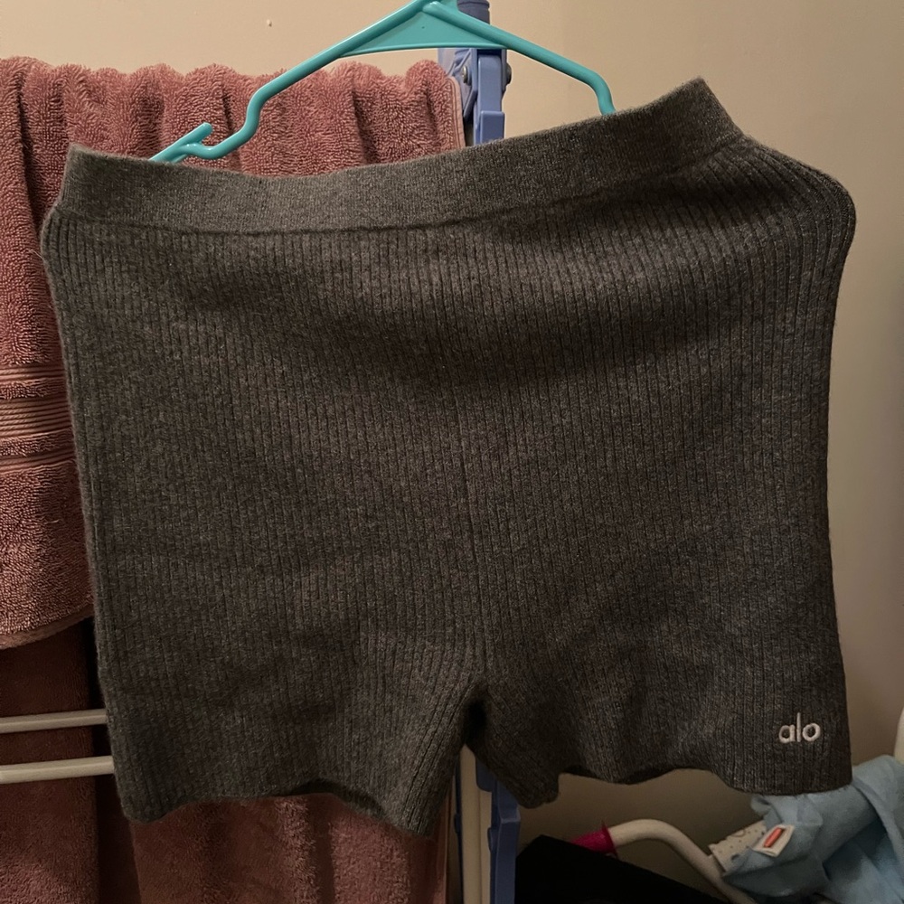 ALO Yoga Women's Dark Gray Ribbed Cashmere  Shorts